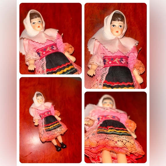 Dolls - Picture 1 of 2